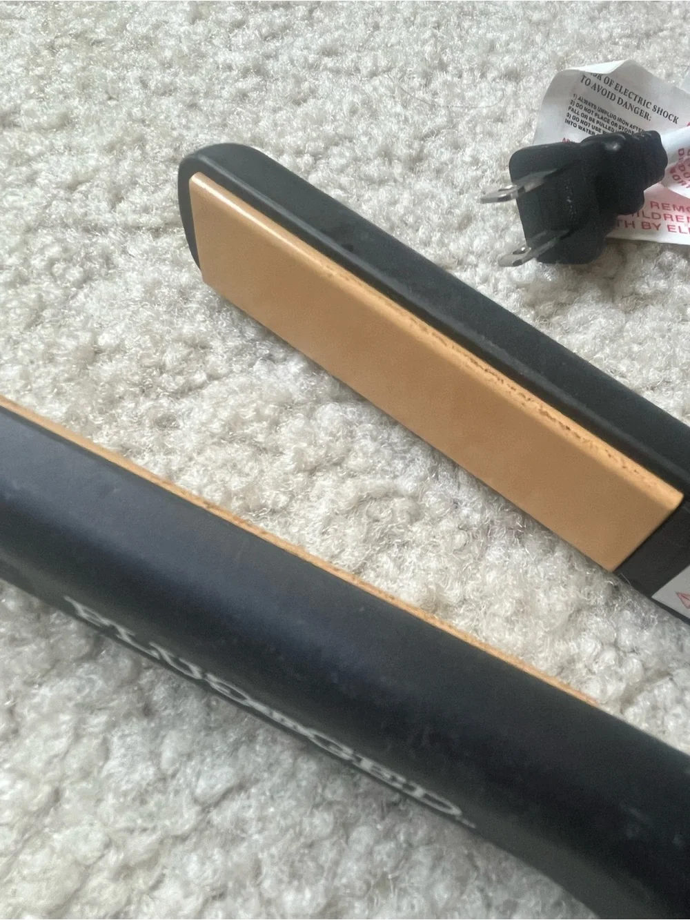 Pluge d•GED Black Hair Straightener with Gold Plates